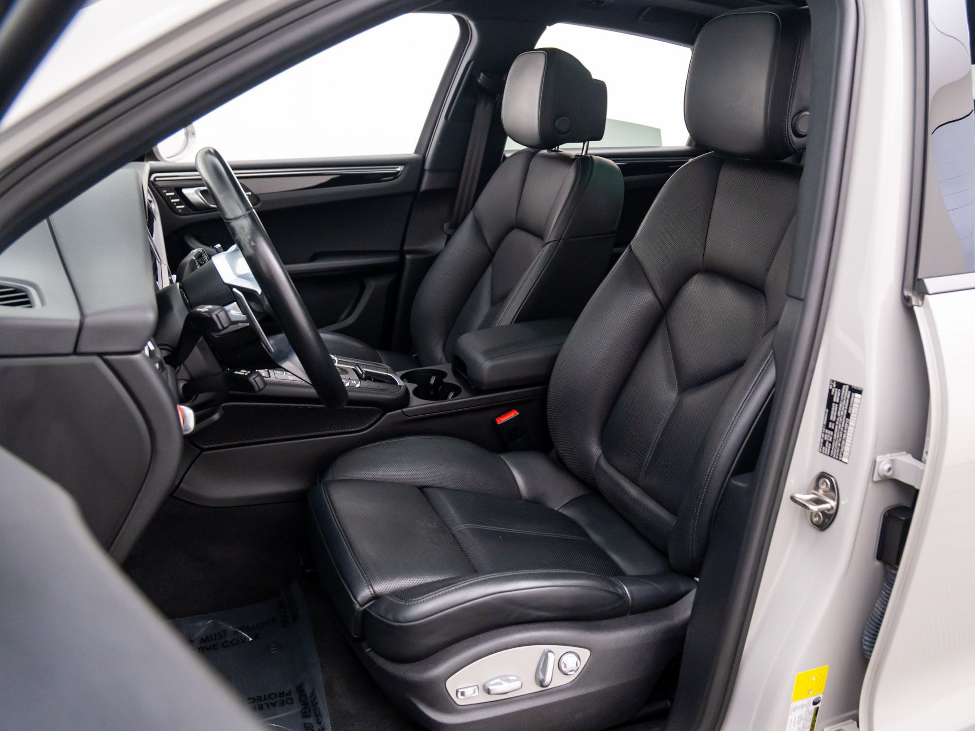 2021 Porsche Macan Base photo 12