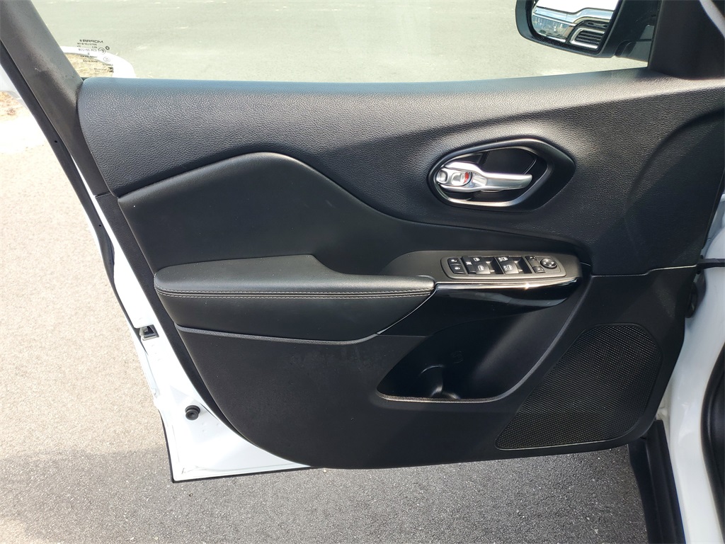 2023 Jeep Cherokee Altitude photo 7