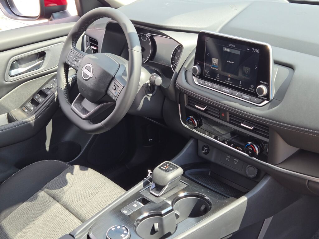 2026 Nissan Rogue SV photo 3