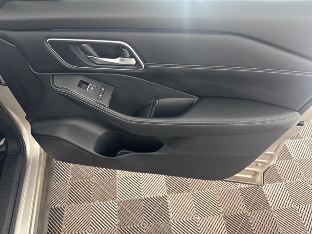 2024 Nissan Rogue Platinum photo 17
