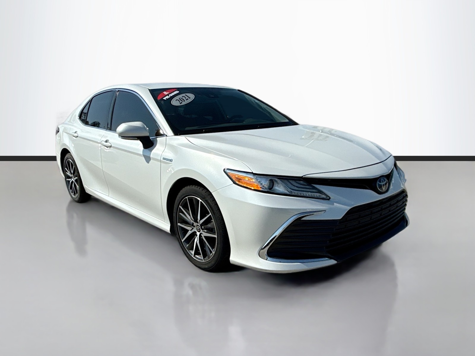 2021 Toyota Camry Hybrid XLE photo 3