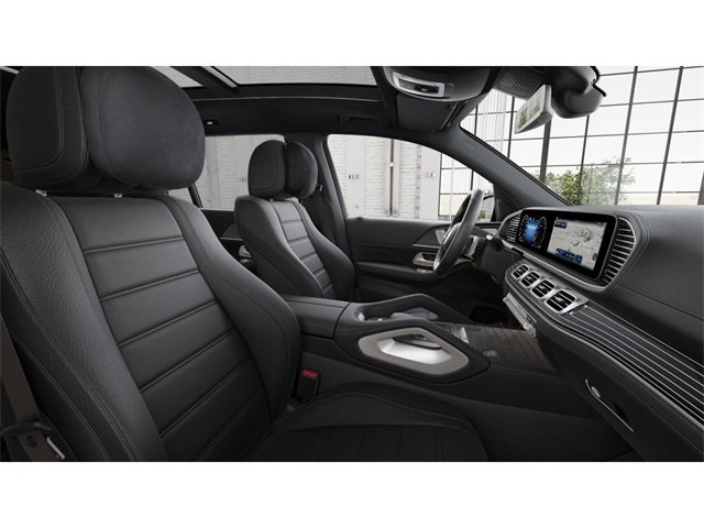 2025 Mercedes Benz GLS 580 4MATIC photo 3
