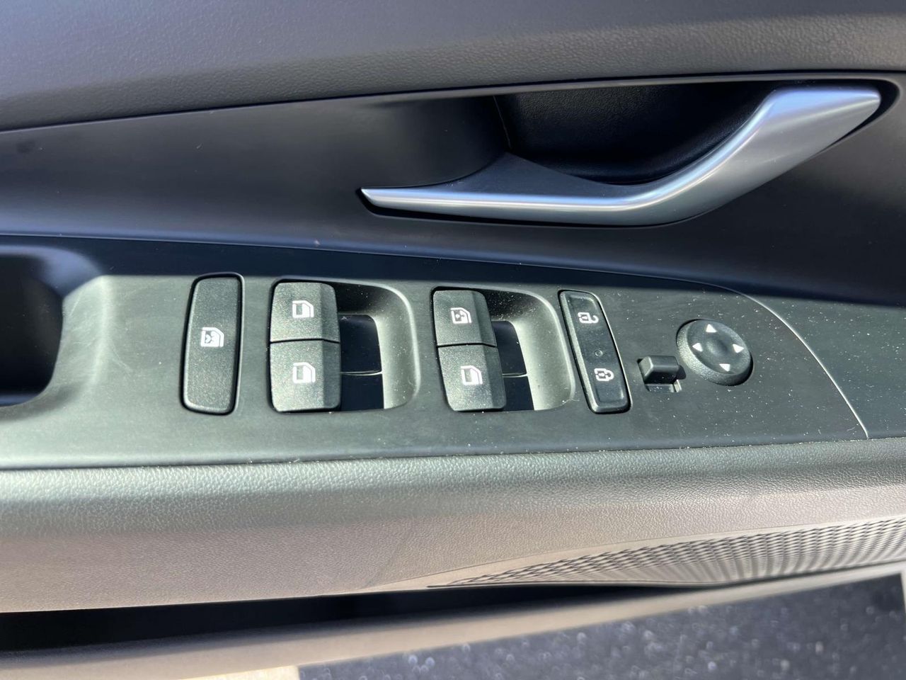 2022 Hyundai Elantra SEL photo 14
