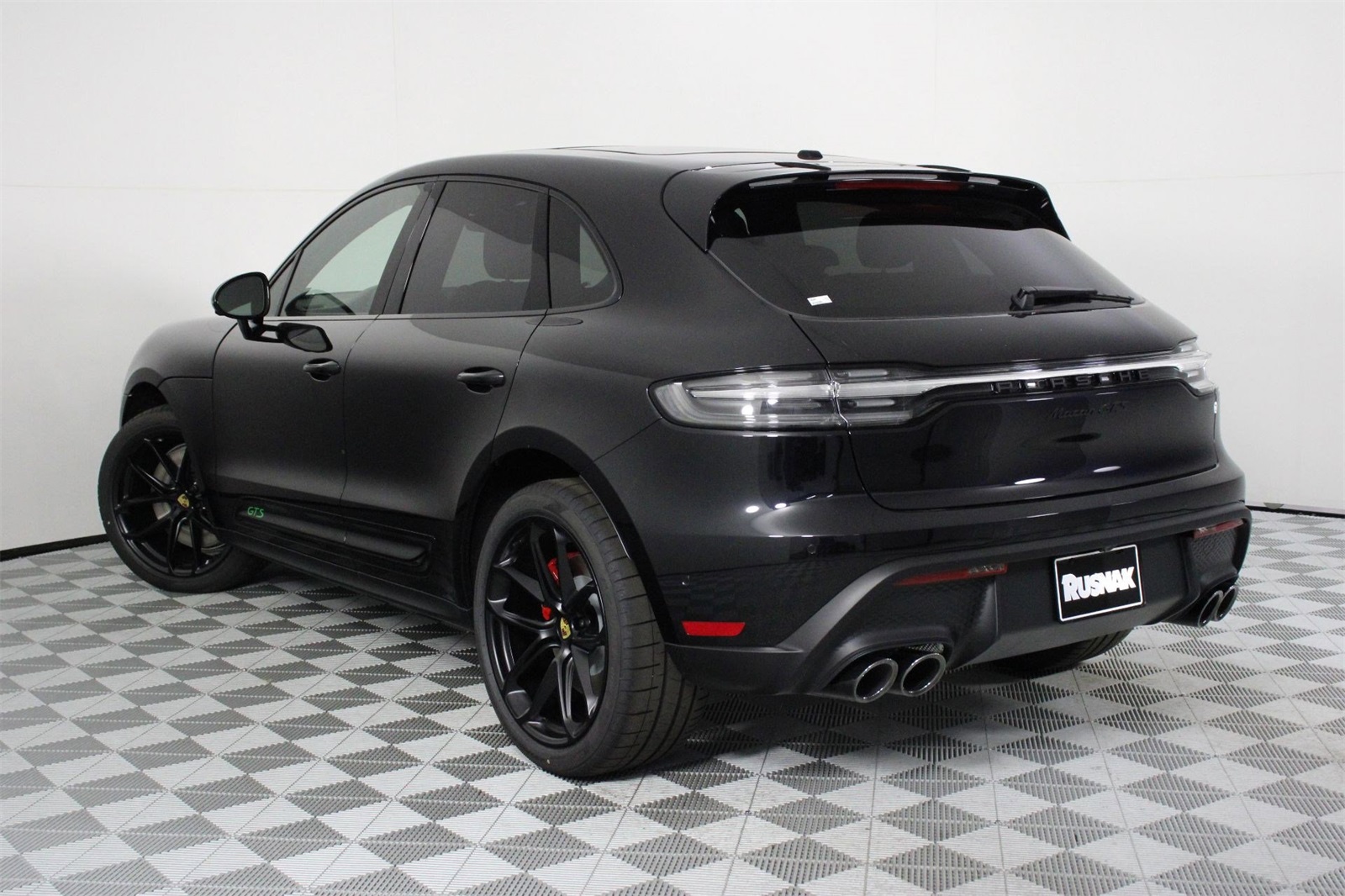 2025 Porsche Macan GTS photo 2