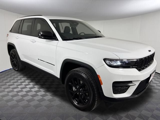 2025 Jeep Grand Cherokee Altitude's photo