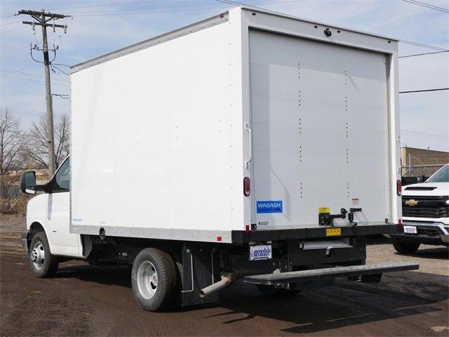 2024 Chevrolet Express Cutaway 3500 photo 4