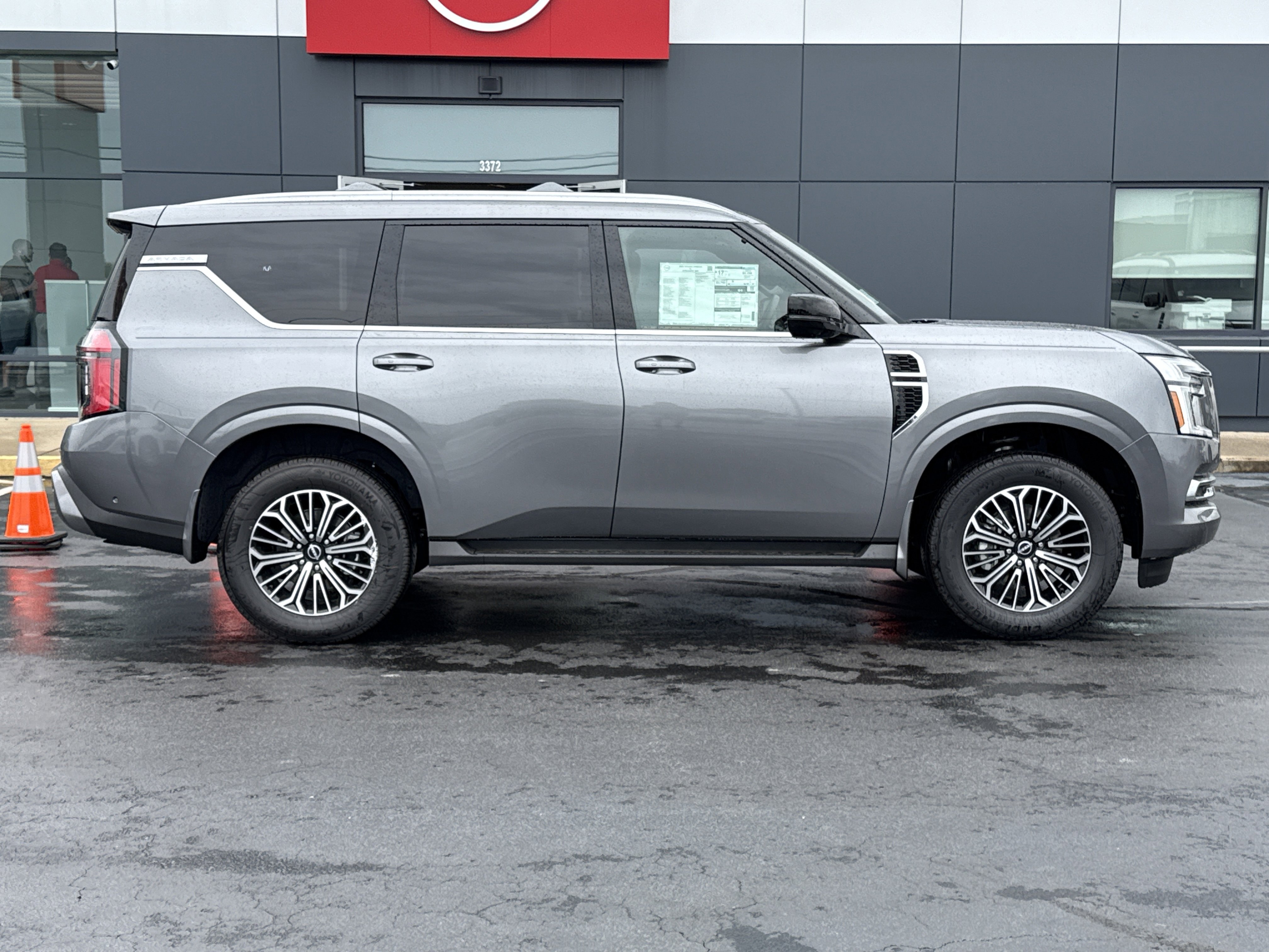 2025 Nissan Armada SL photo 2