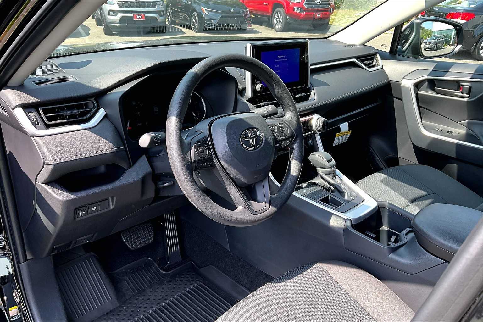 2025 Toyota RAV4 LE photo 8
