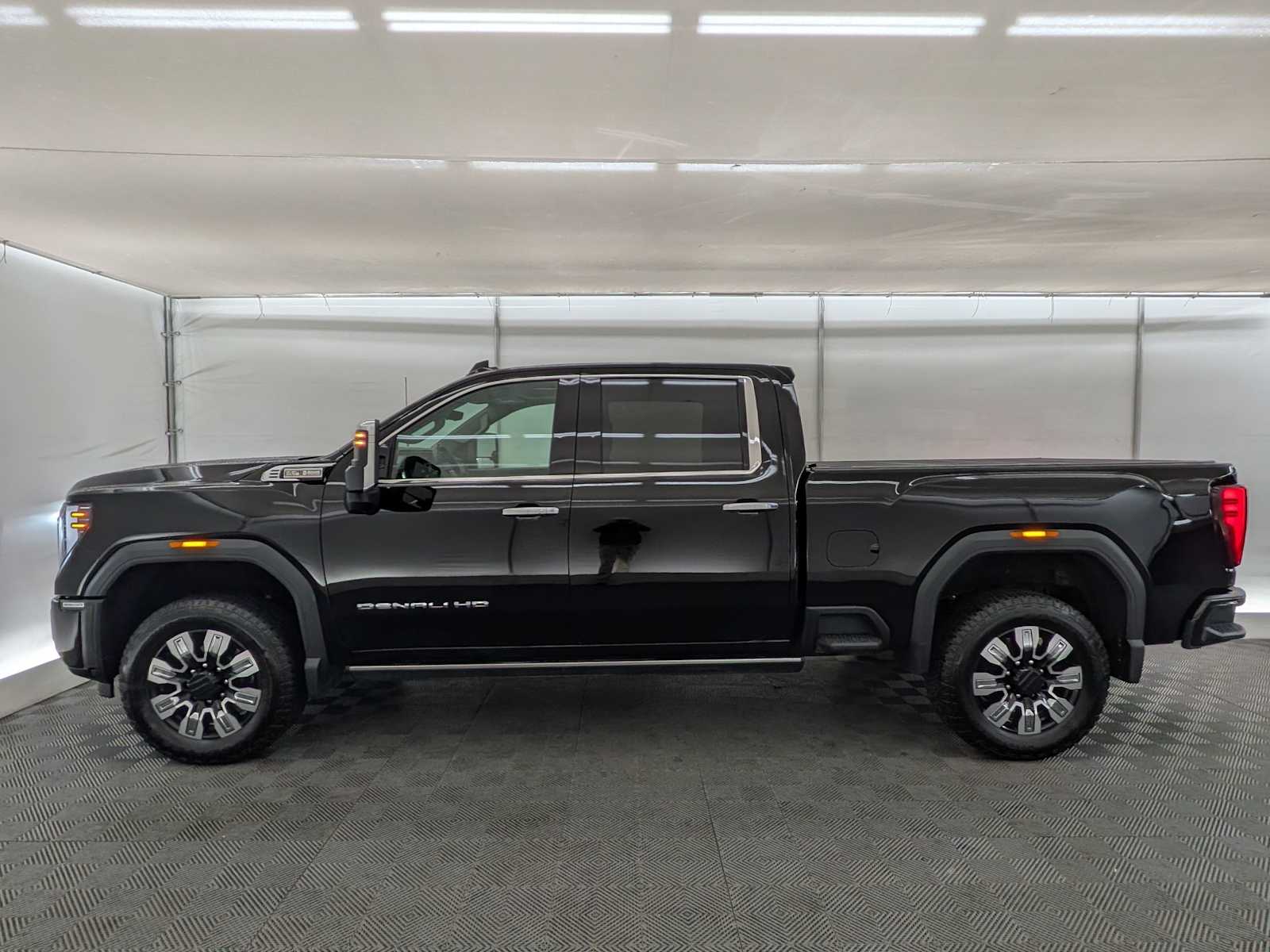 2024 Gmc Sierra 3500 HD Denali photo 2