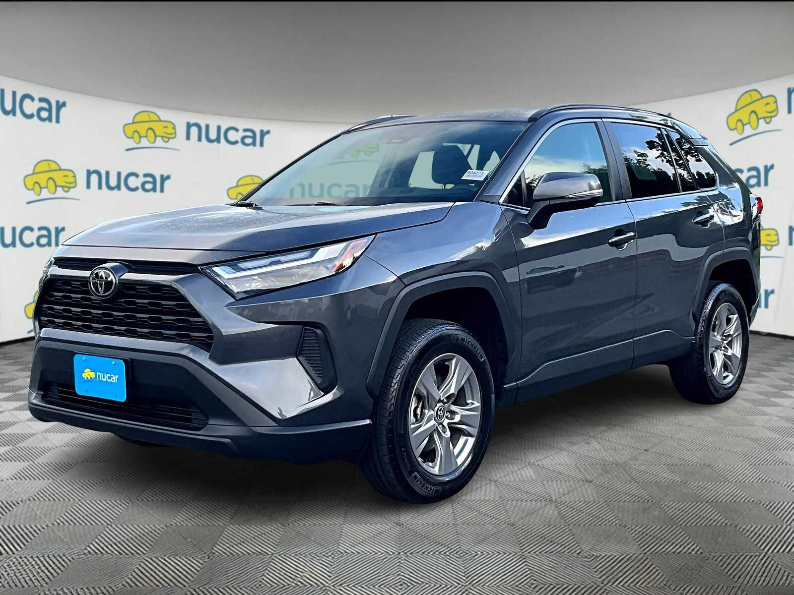 2025 Toyota RAV4 XLE photo 3