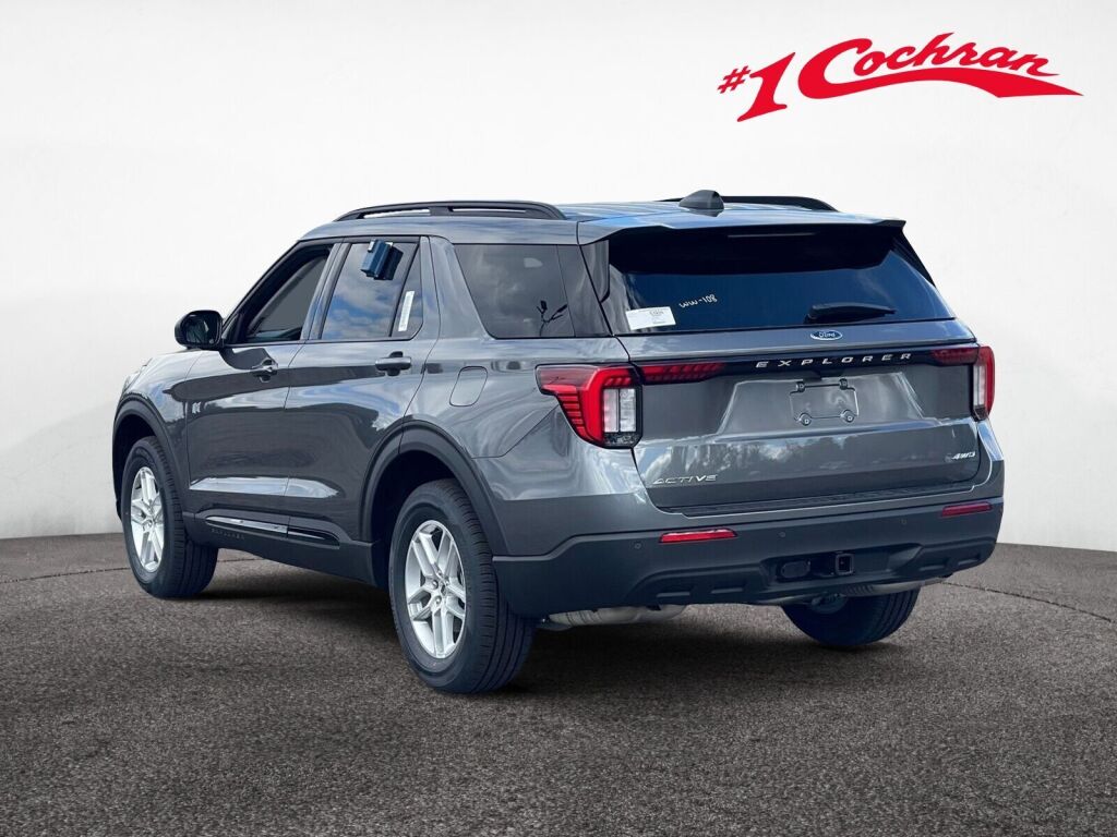 2026 Ford Explorer photo 4