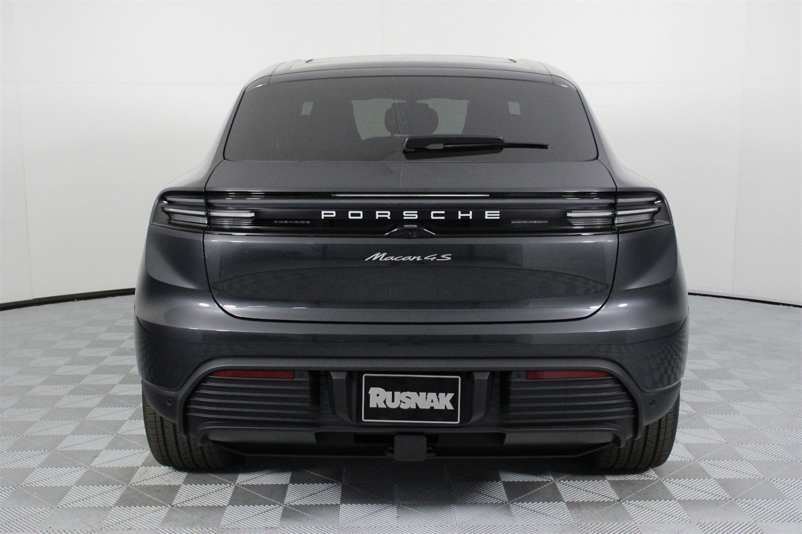 2025 Porsche Macan Electric photo 5