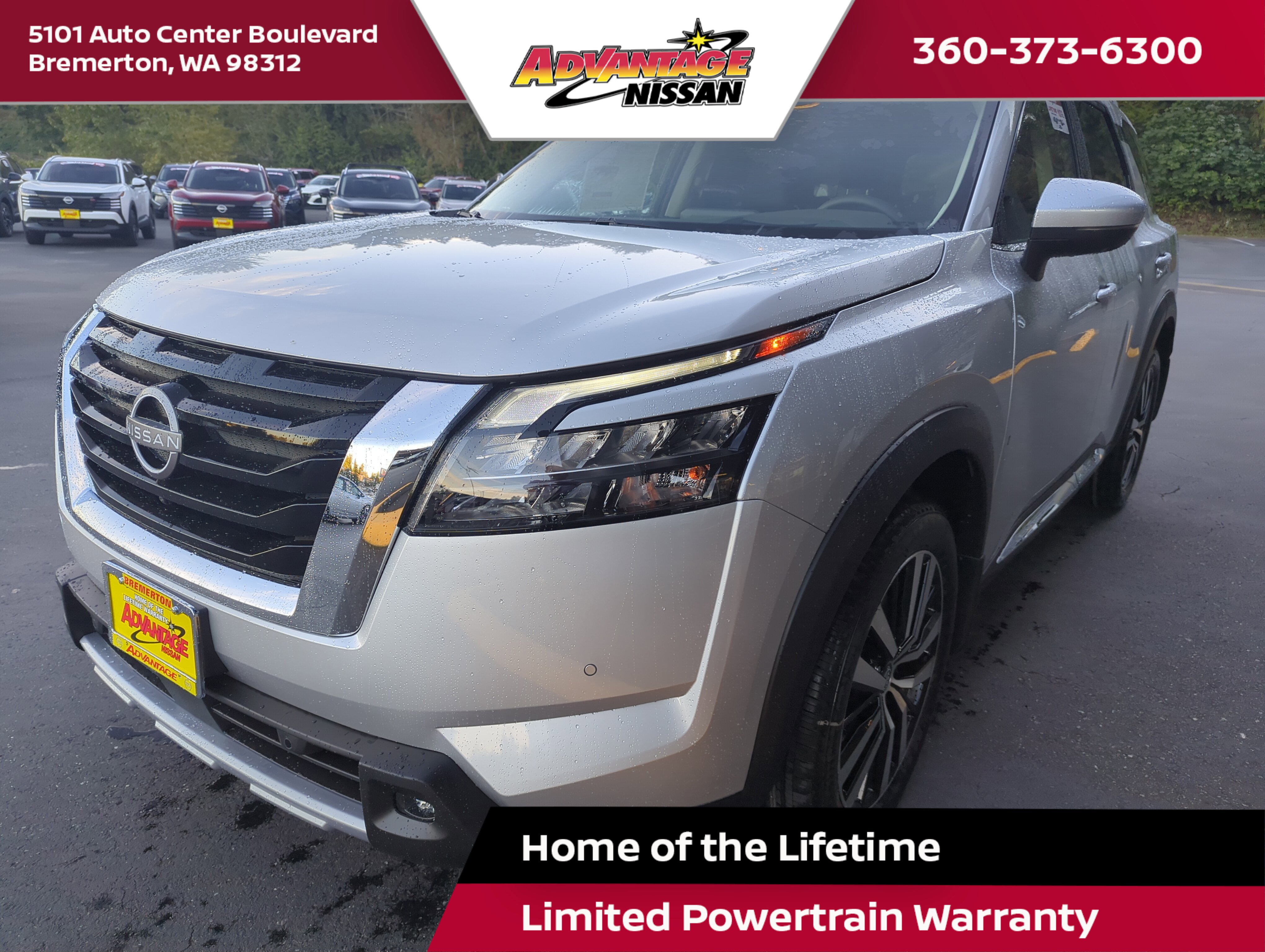 2025 Nissan Pathfinder Platinum's photo