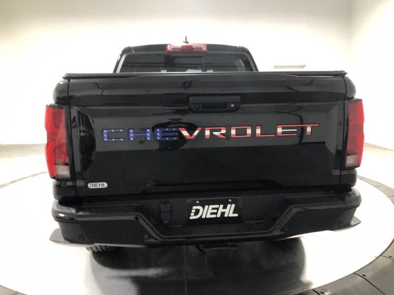 2024 Chevrolet Colorado Z71 photo 3