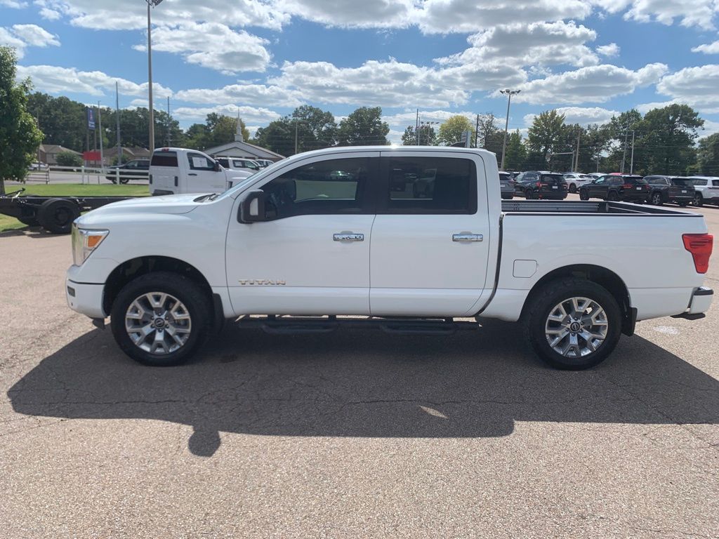 2023 Nissan Titan SV photo 2