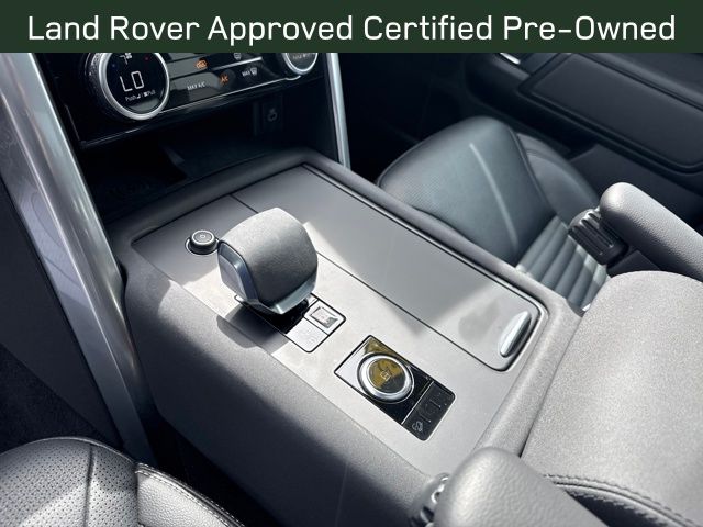2025 Land Rover Discovery S photo 2