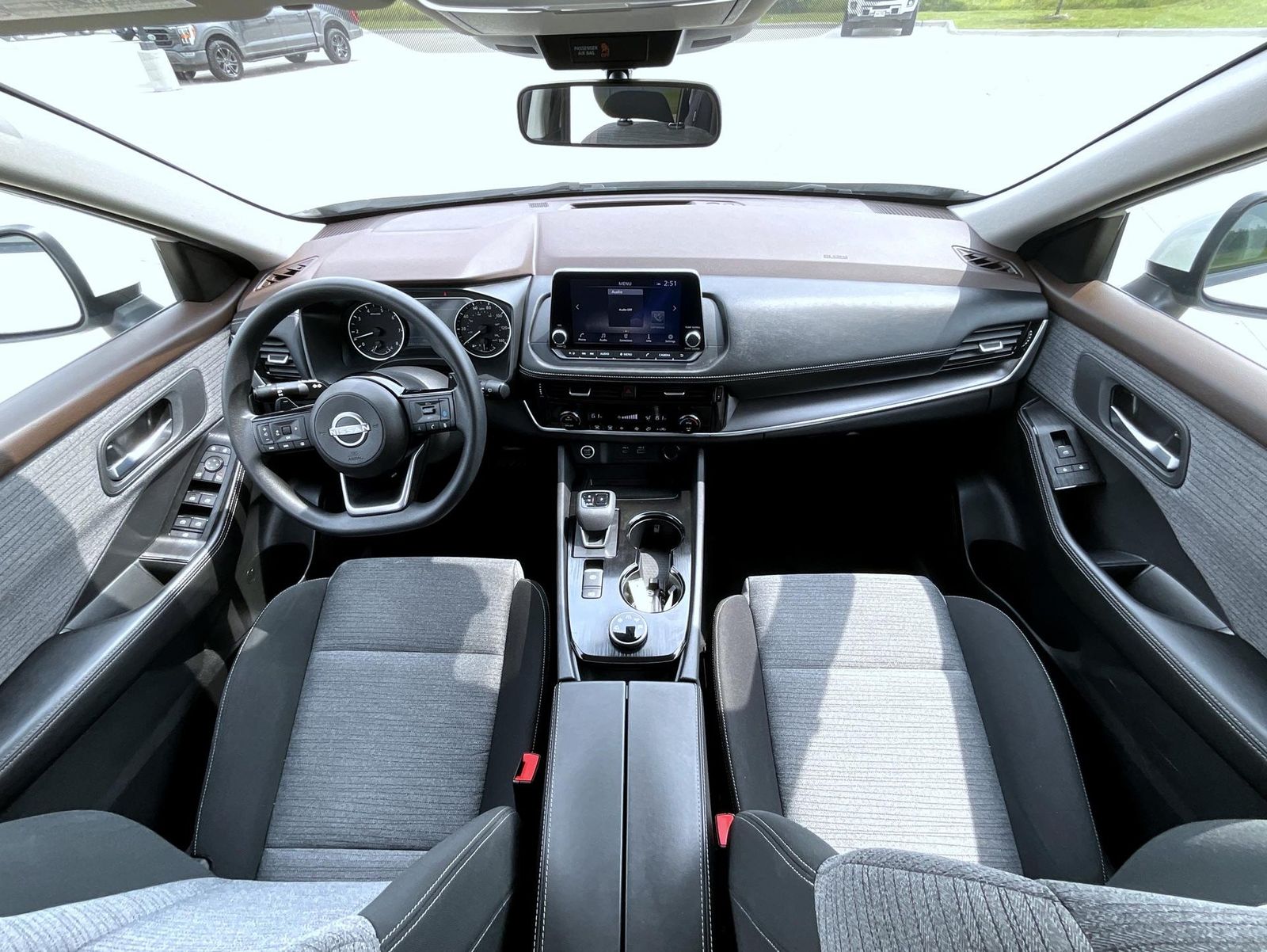2022 Nissan Rogue SV photo 14