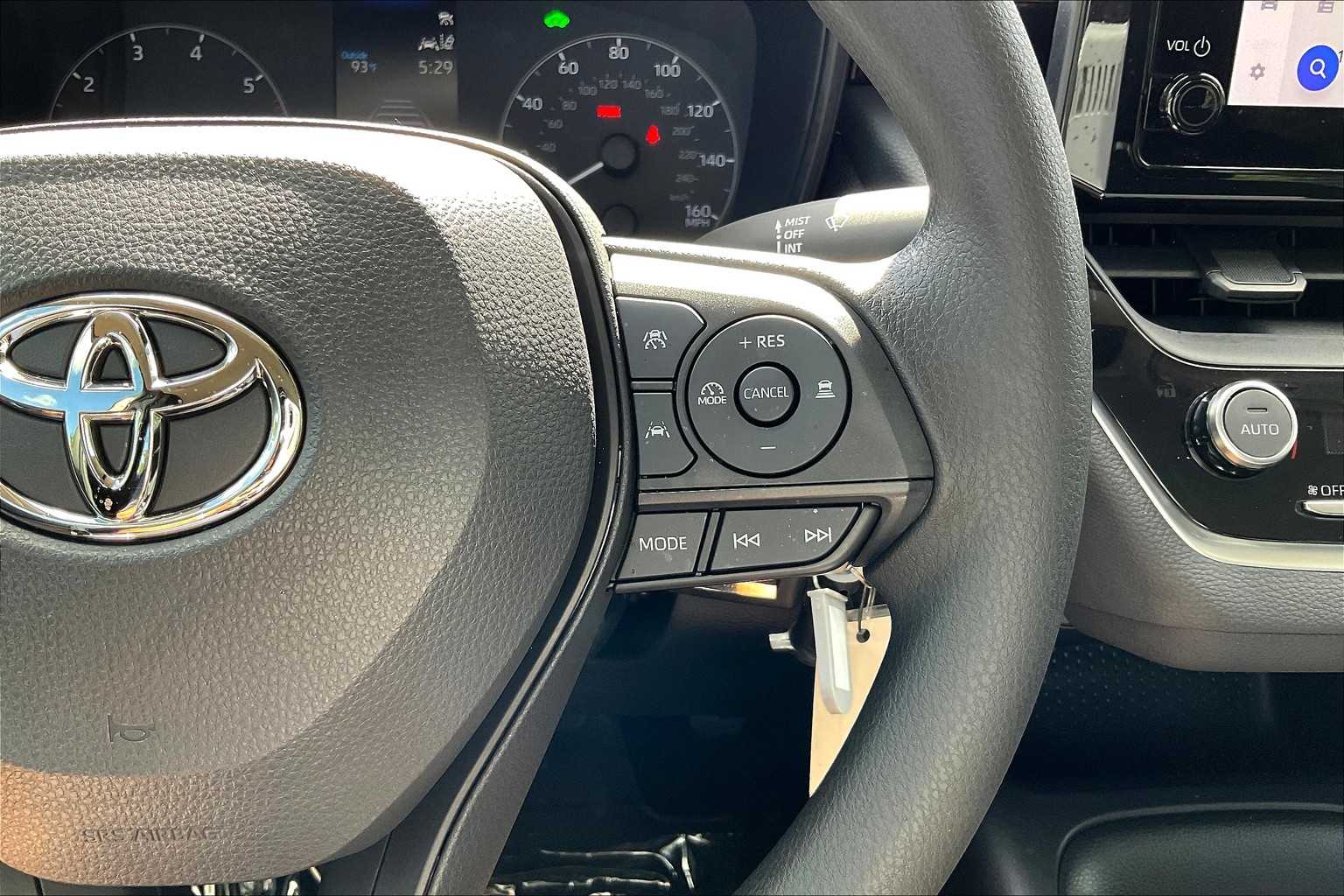 2023 Toyota Corolla Hybrid LE photo 18