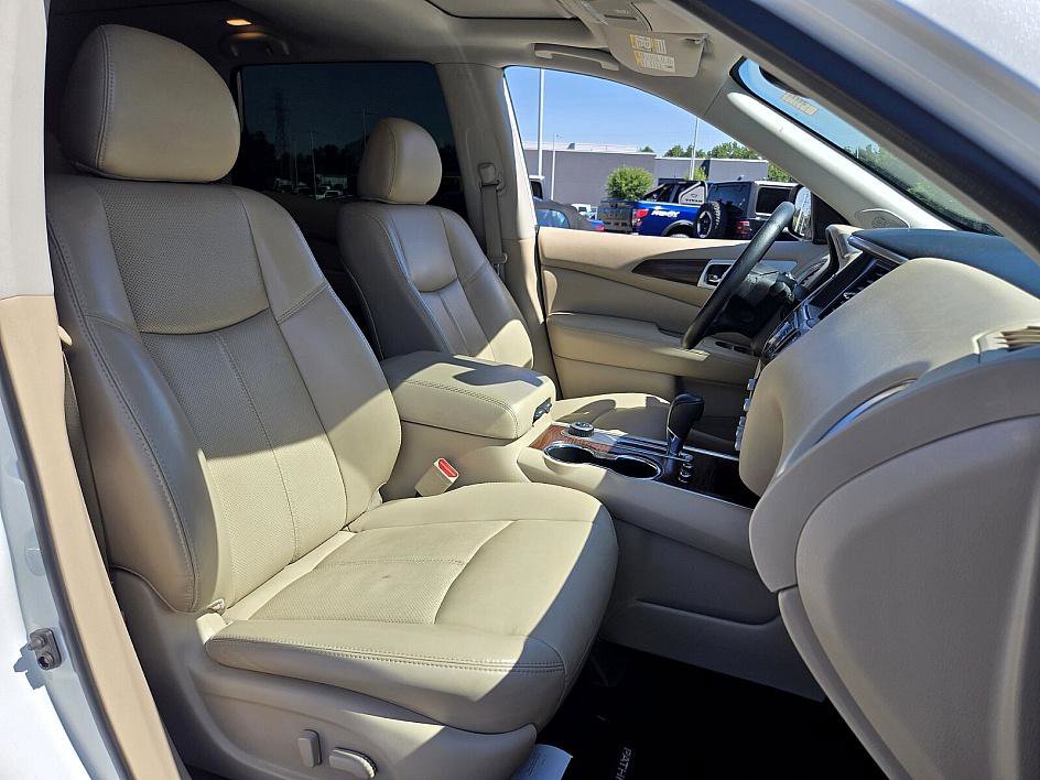 2020 Nissan Pathfinder Platinum photo 13