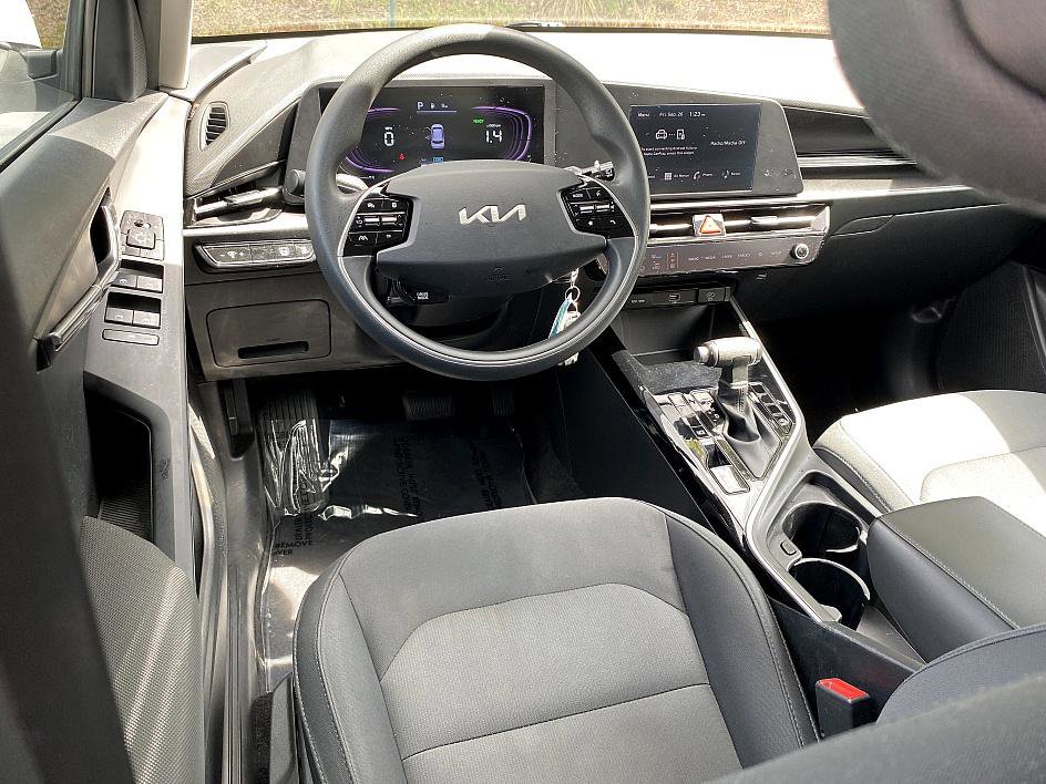2023 Kia Niro LX photo 11