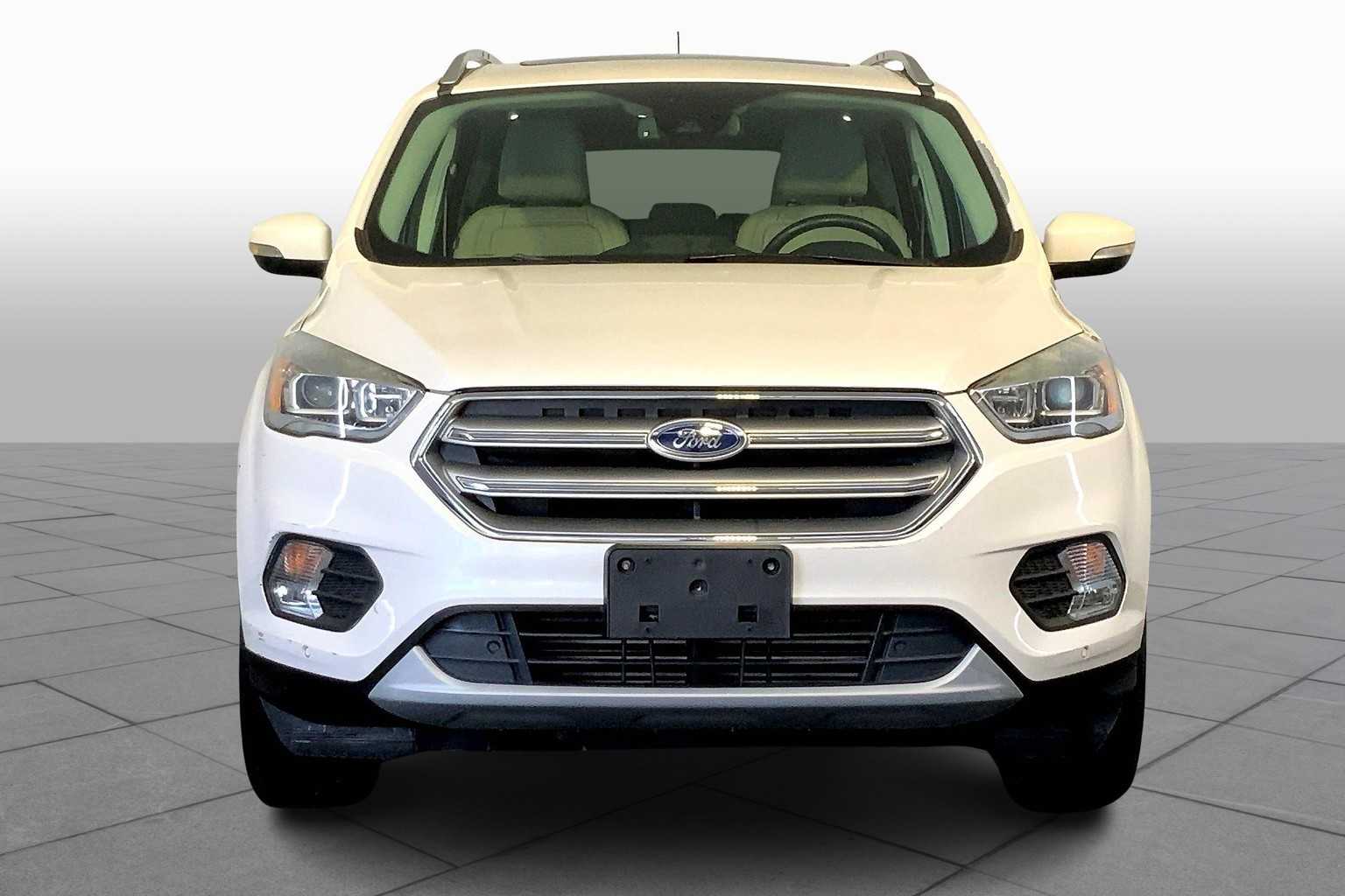 2017 Ford Escape Titanium photo 3