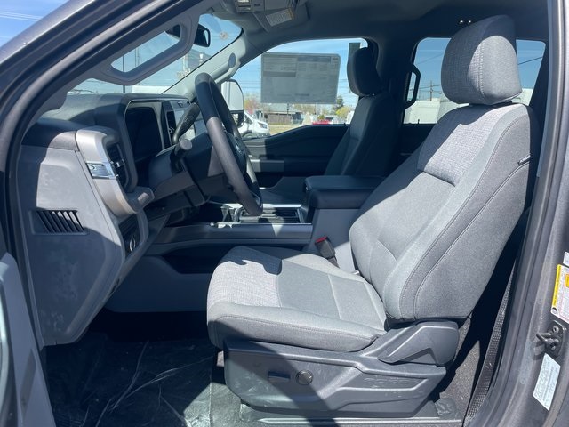 2025 Ford F-250 photo 2
