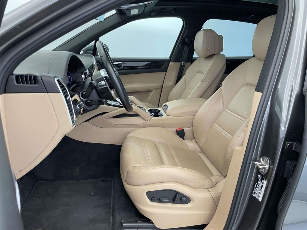 2022 Porsche Cayenne E-Hybrid Base photo 5