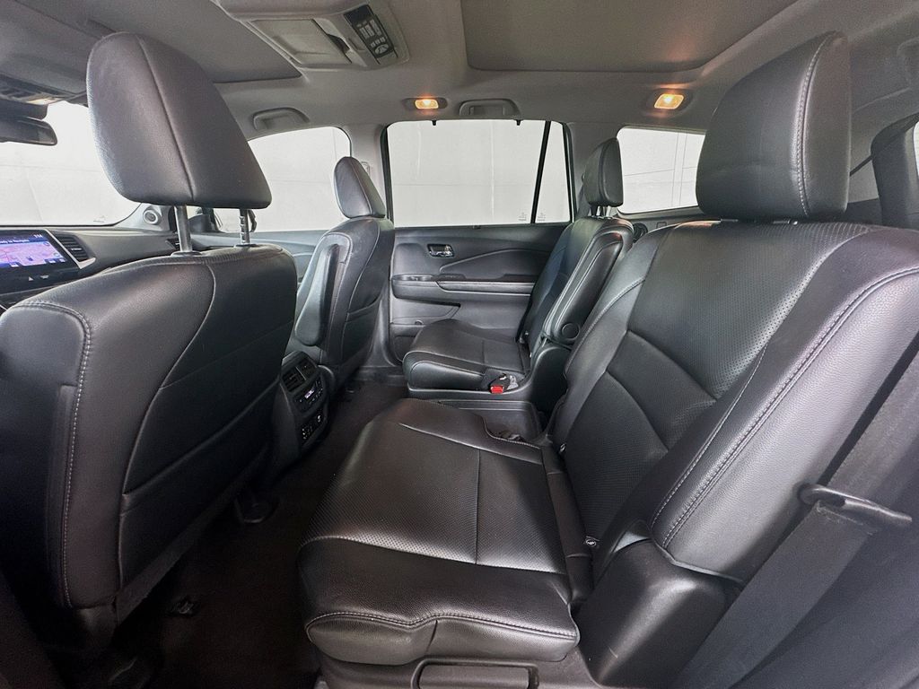 2016 Honda Pilot Elite photo 26