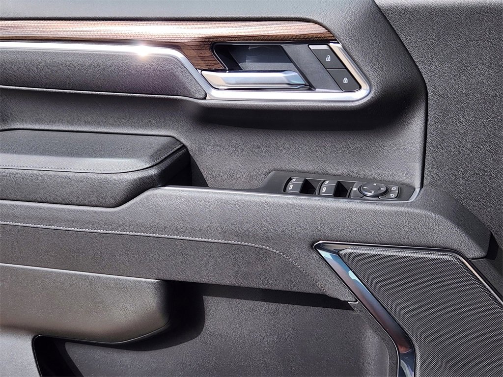 2025 Chevrolet Silverado 1500 RST photo 5