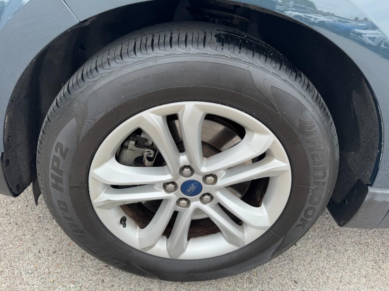 2019 Ford Edge SEL photo 6