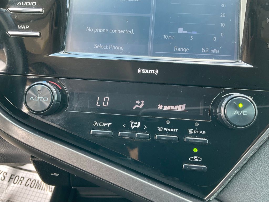 2020 Toyota Camry SE photo 23