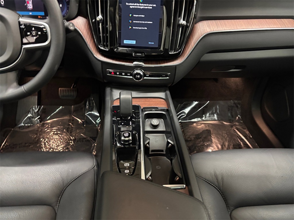 2023 Volvo XC60 B5 Plus photo 22