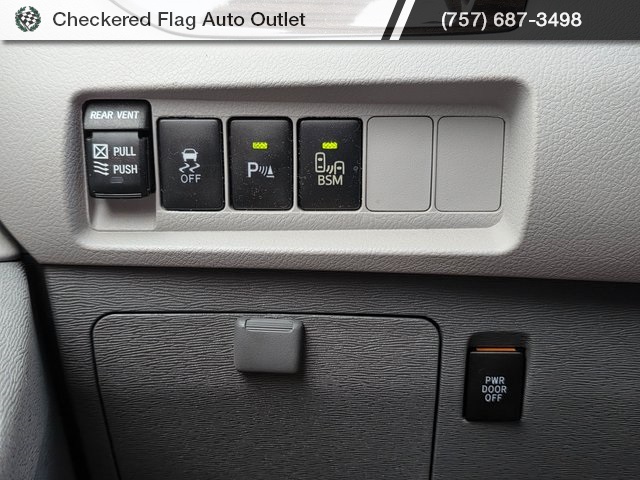 2015 Toyota Sienna XLE photo 10