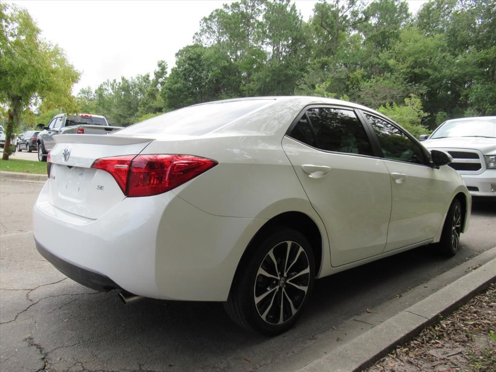 2017 Toyota Corolla SE photo 4