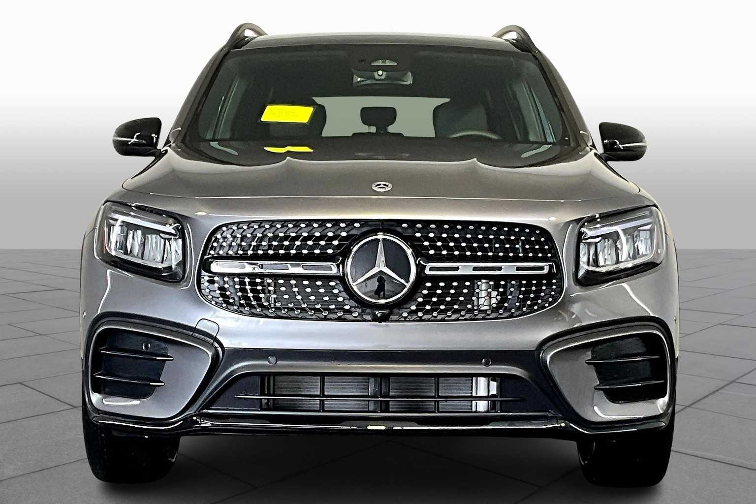 2025 Mercedes Benz GLB 250 4MATIC photo 2