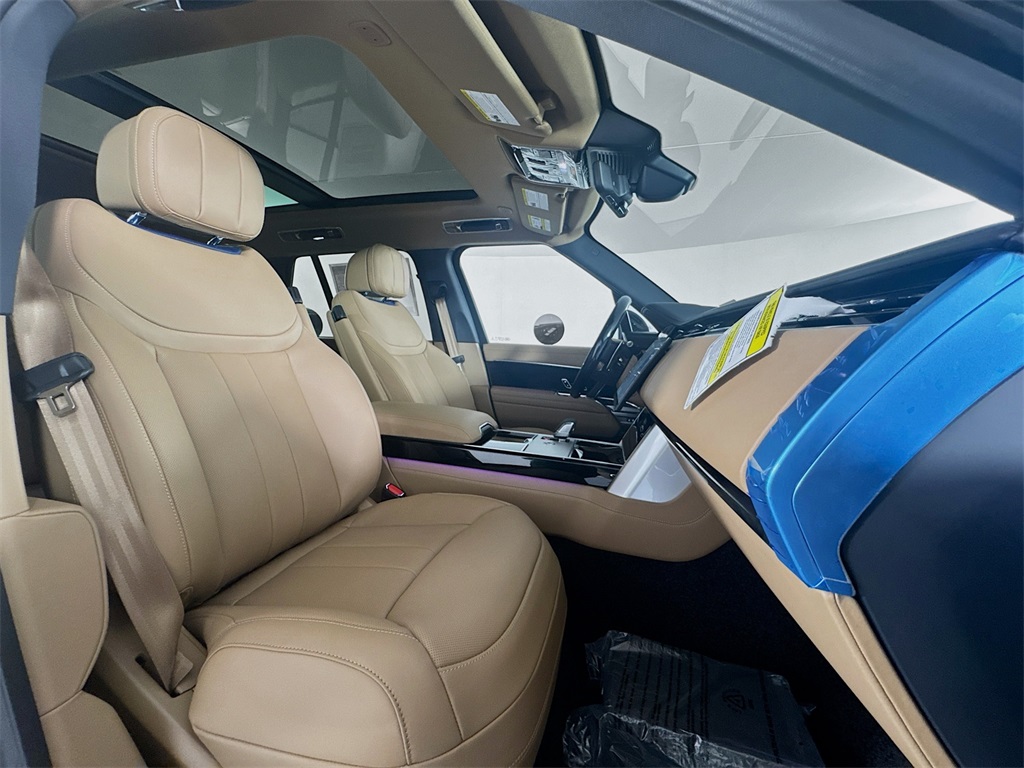 2025 Land Rover Range Rover SE photo 23
