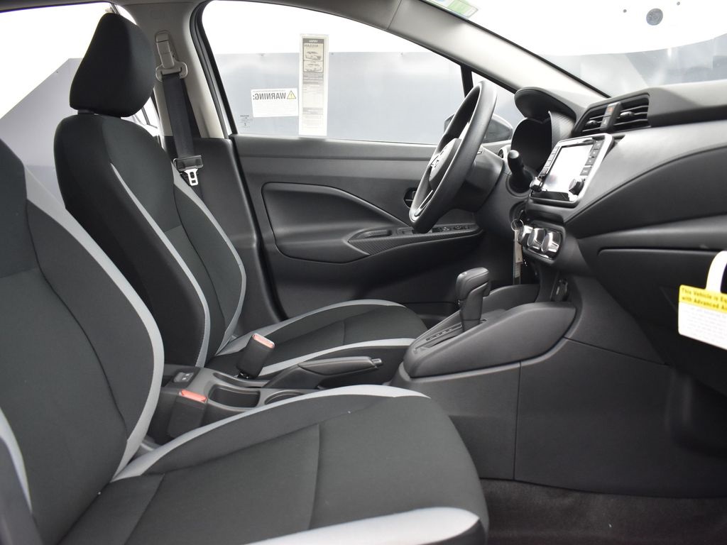 2025 Nissan Versa 1.6 S photo 18