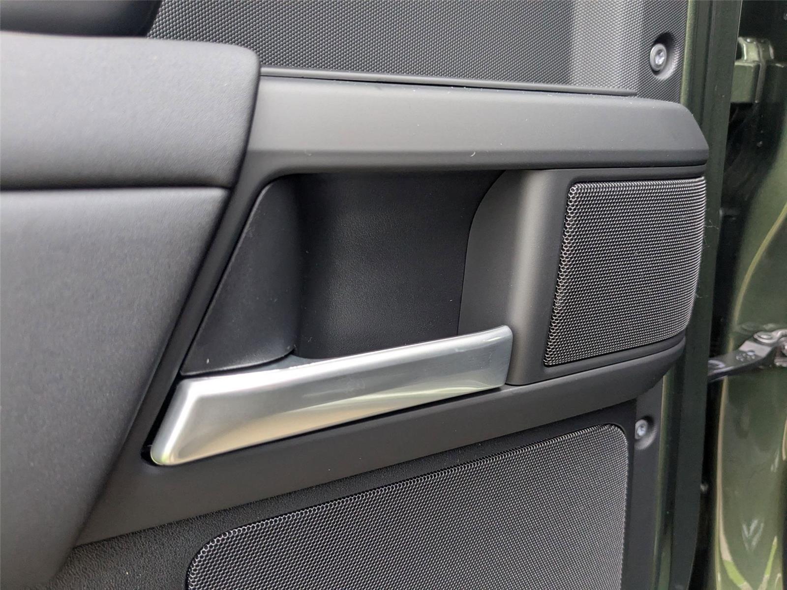 2026 Land Rover Defender 110 S photo 24