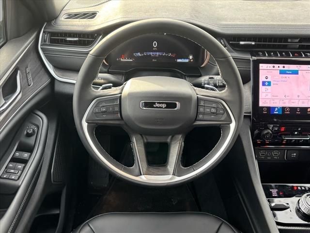 2025 Jeep Grand Cherokee Limited photo 4