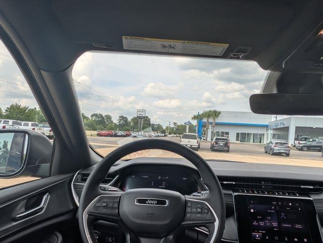 2025 Jeep Grand Cherokee Laredo X photo 25