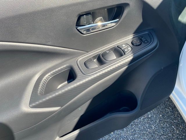 2025 Nissan Versa 1.6 SV photo 8