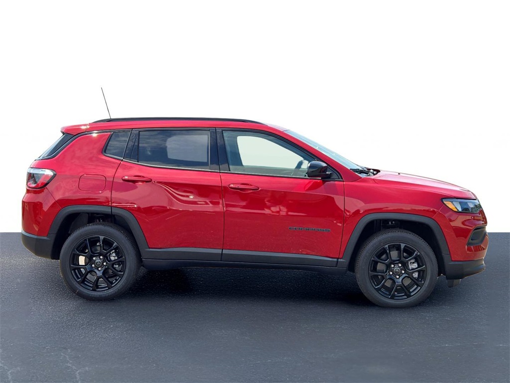 2025 Jeep Compass Latitude photo 3