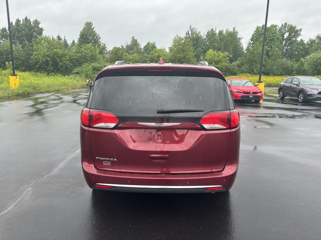 2019 Chrysler Pacifica Touring L photo 4