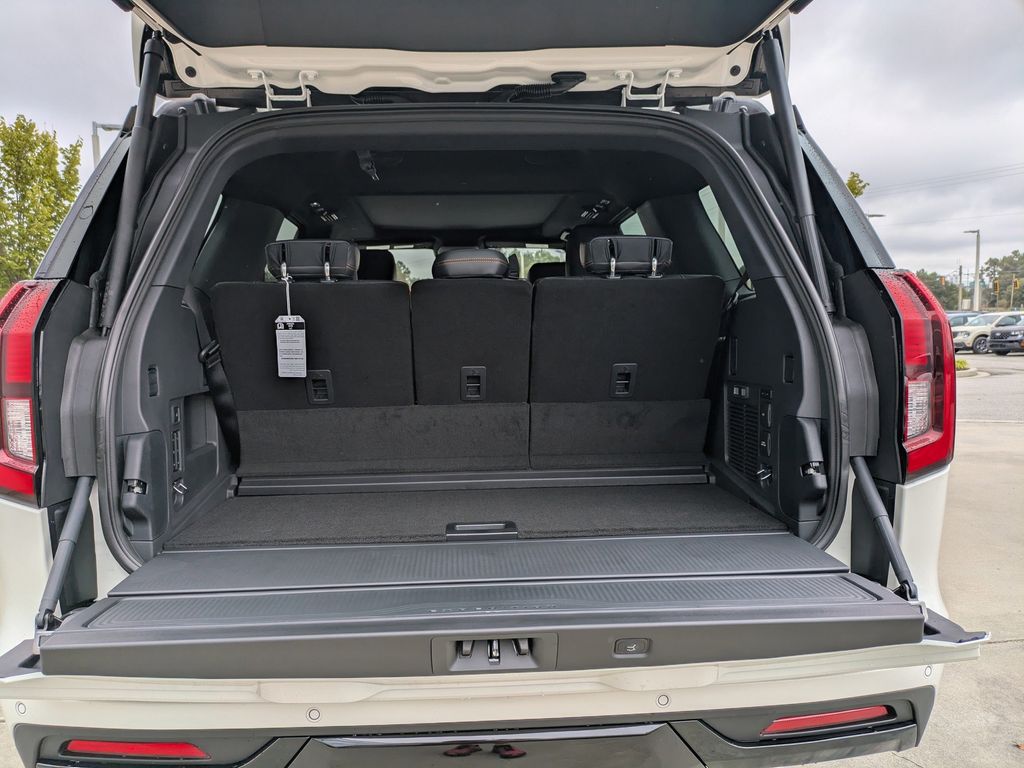 2025 Ford Expedition photo 13