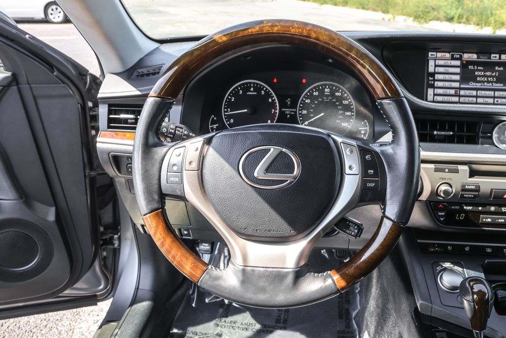 2014 Lexus ES 350 photo 17