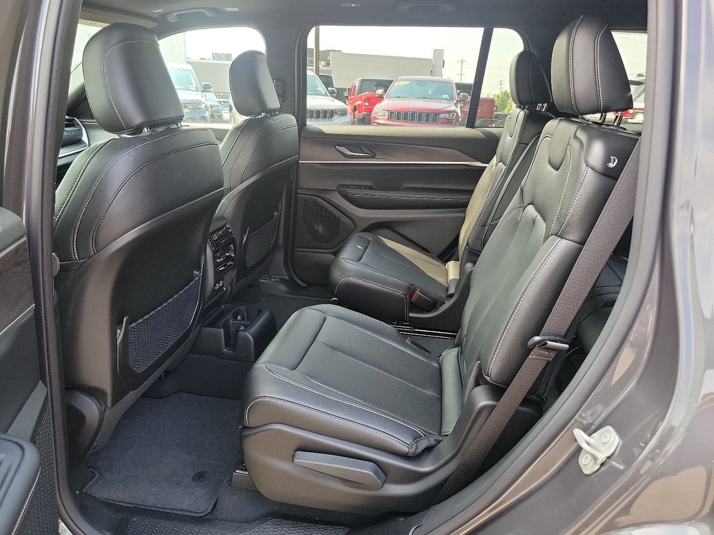 2024 Jeep Grand Cherokee Limited photo 5