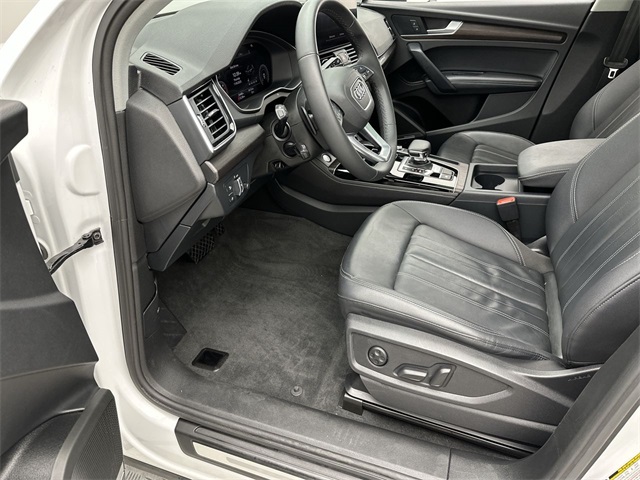2023 Audi Q5 40 Premium Plus photo 2