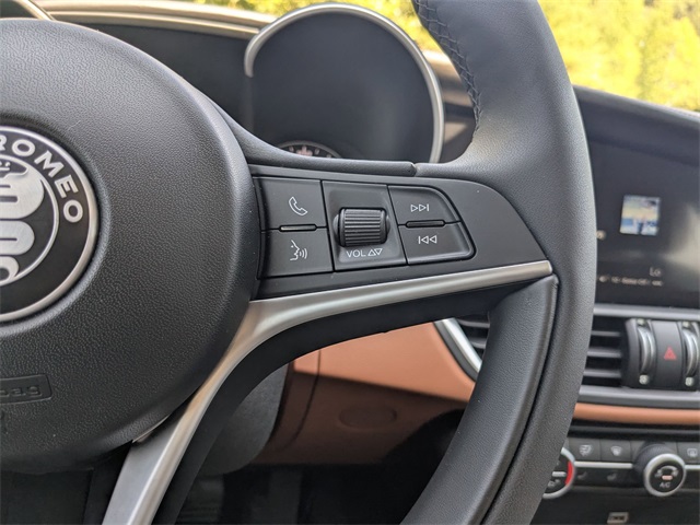 2019 Alfa Romeo Giulia Ti photo 13
