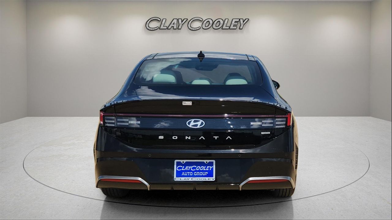 2025 Hyundai Sonata Hybrid Limited photo 4