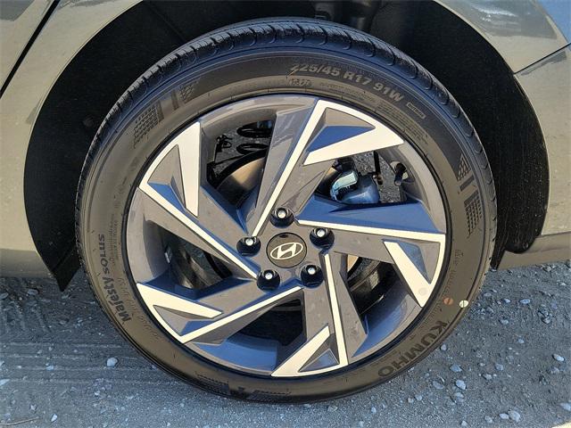 2025 Hyundai Elantra SEL Sport photo 22